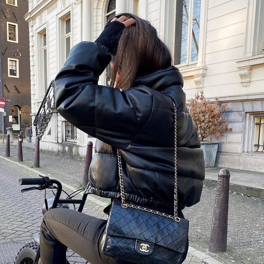 Chaqueta Negra Corta Estilo Bomber