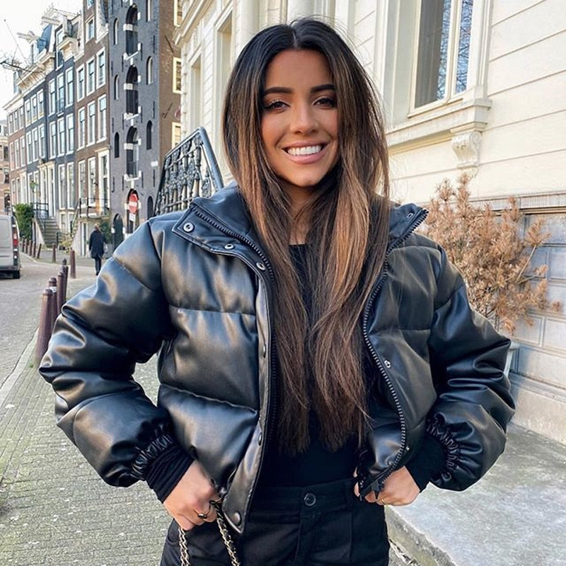 Chaqueta Negra Corta Estilo Bomber